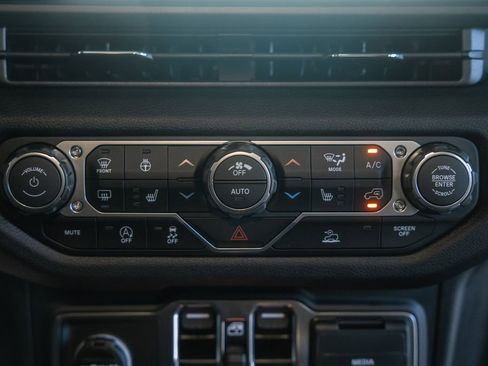 New 2025 Jeep Gladiator Sport image 22