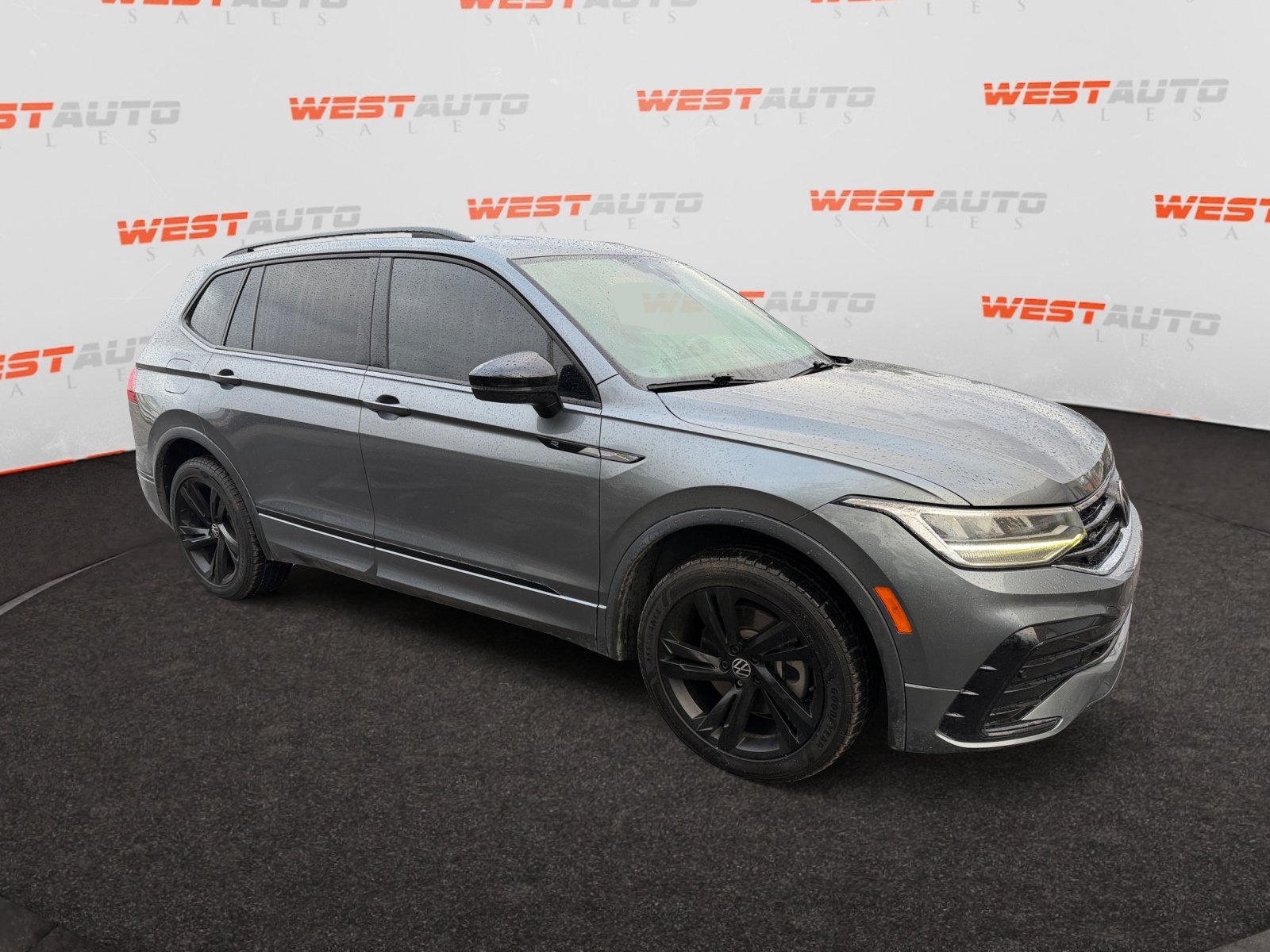 Used 2023 Volkswagen Tiguan SE R-Line AWD/4WD image 7