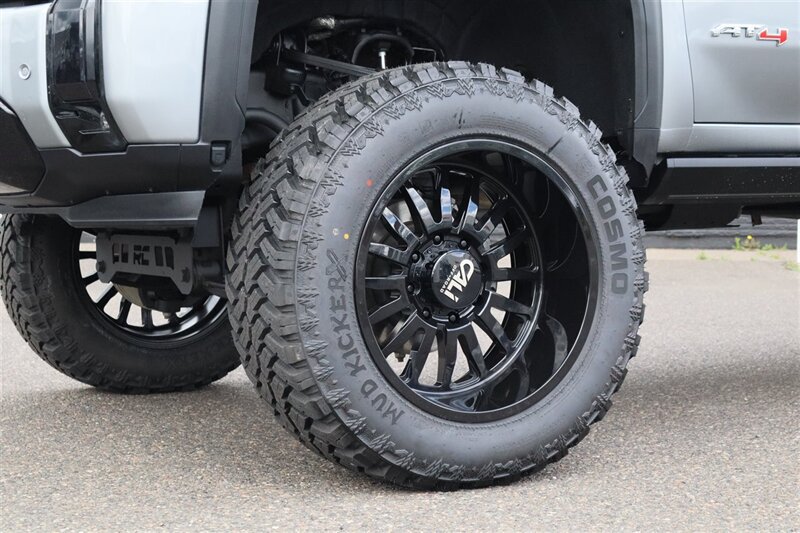 Used 2025 GMC Sierra 3500 AT4 w/ AT4 Premium Plus Package AWD/4WD image 13