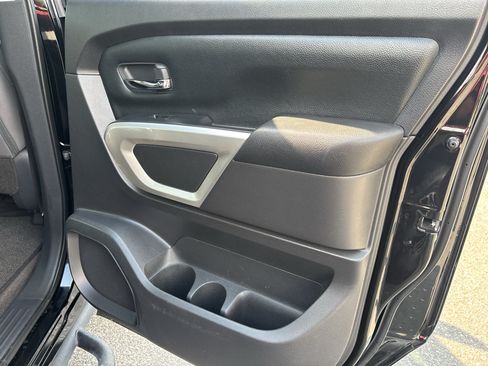 Used 2022 Nissan Titan SV w/ SV Convenience Package RWD image 21