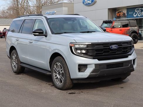 New 2026 Ford Expedition Active image 2