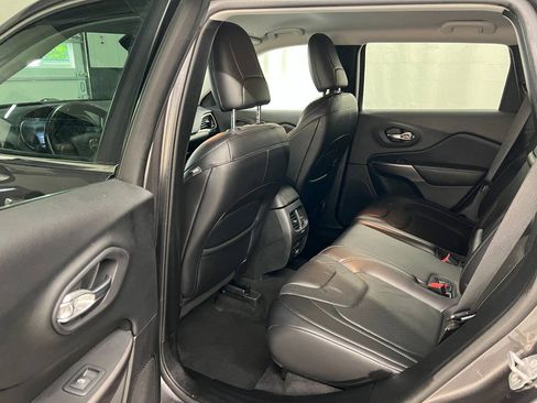 Used 2019 Jeep Cherokee Limited AWD/4WD image 9