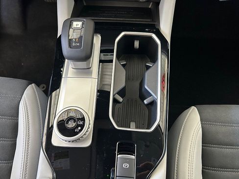 New 2025 Mitsubishi Outlander SE image 37