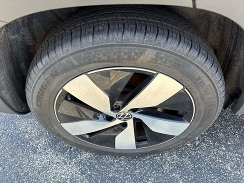 Used 2023 Volkswagen Taos S w/ Driver Assistance Package image 10