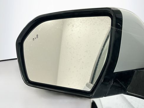 Used 2024 Ford Expedition XLT image 16