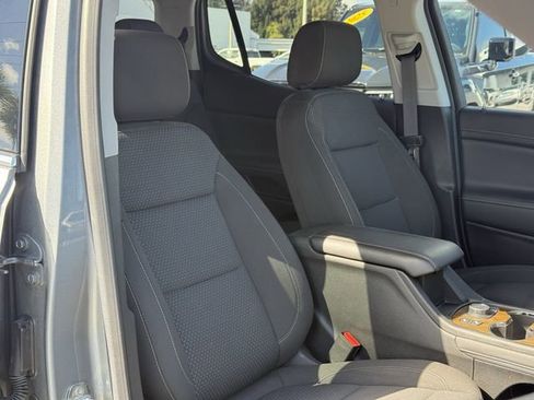 Used 2023 GMC Acadia SLE w/ Driver Convenience Package image 17