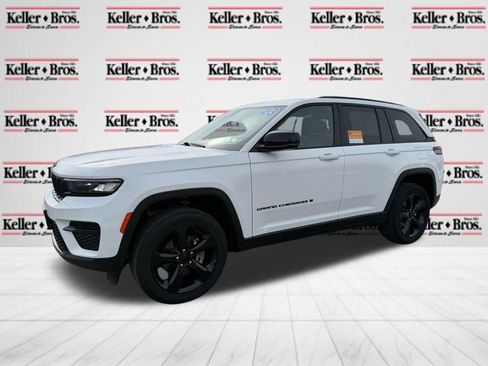 Certified 2023 Jeep Grand Cherokee Altitude image 3