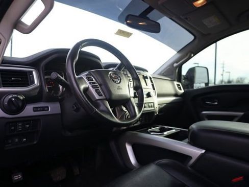 Used 2018 Nissan Titan PRO-4X w/ Pro-4x Convenience Package image 19