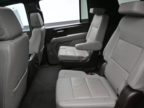 Used 2025 Chevrolet Suburban LT w/ Comfort Package AWD/4WD image 26