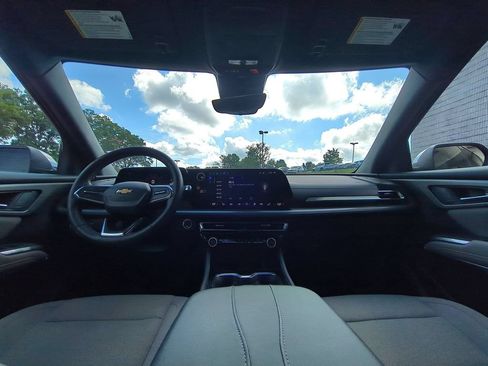 Used 2026 Chevrolet Traverse LT w/ Driver Confidence Package FWD image 23