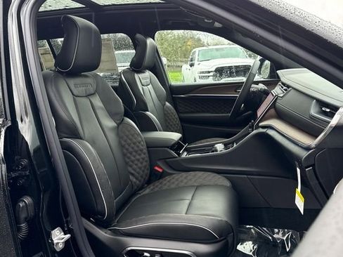 New 2025 Jeep Grand Cherokee L Summit w/ Obsidian Package AWD/4WD image 28