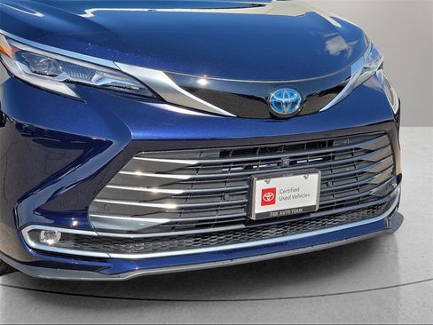 Certified 2023 Toyota Sienna Platinum image 8