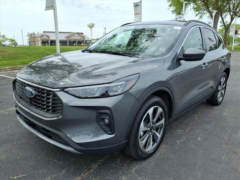 Used 2025 Ford Escape Platinum AWD/4WD image 3