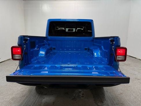 New 2026 Jeep Gladiator Sahara image 8