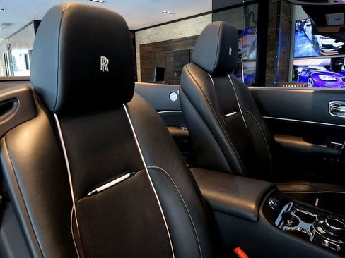 Used 2016 Rolls-Royce Dawn image 27