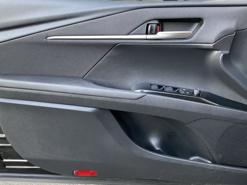 Used 2025 Toyota Camry LE image 28