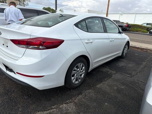 Used 2017 Hyundai Elantra SE FWD image 4