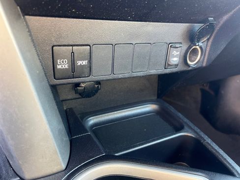 Used 2018 Toyota RAV4 Adventure image 32