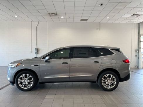 Used 2019 Buick Enclave Avenir w/ Avenir Technology Package FWD image 2