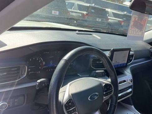 Used 2022 Ford Explorer XLT w/ Equipment Group 202A AWD/4WD image 13
