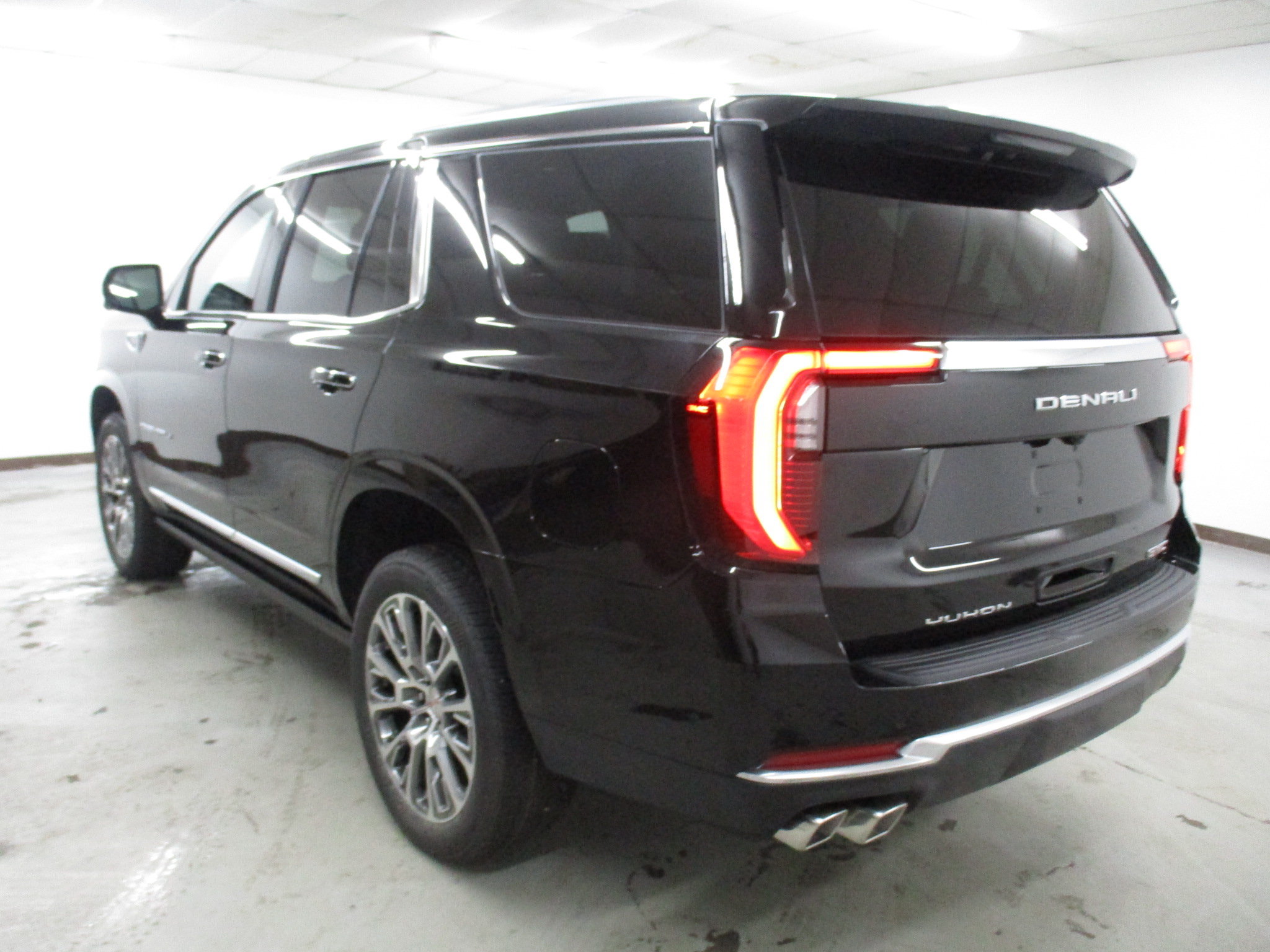 New 2026 GMC Yukon Denali w/ Sun & Power Step Package AWD/4WD image 8