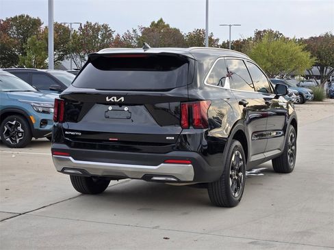 New 2025 Kia Sorento S image 4
