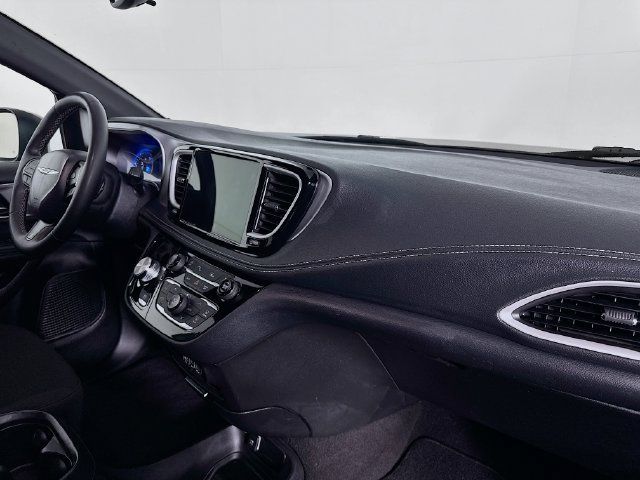 Used 2023 Chrysler Pacifica Touring FWD image 27
