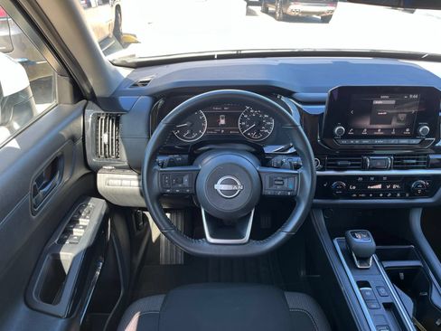 Used 2024 Nissan Pathfinder SV FWD image 11