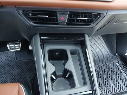 New 2026 Volkswagen Tiguan SEL R-Line AWD/4WD image 18