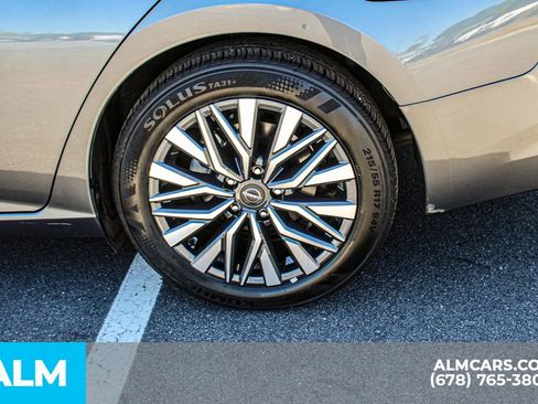 Used 2025 Nissan Altima 2.5 SV FWD image 15