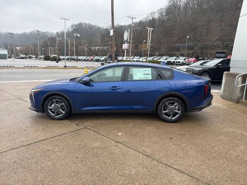 New 2025 Kia K4 LXS image 4