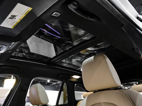 Used 2021 BMW X1 sDrive28i w/ Convenience Package image 5