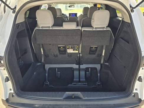 Used 2025 Toyota Sienna LE FWD image 25