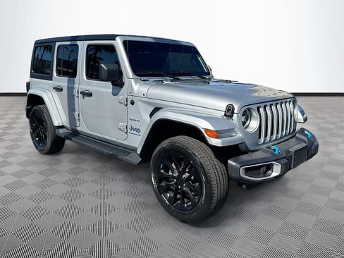 Used 2023 Jeep Wrangler Unlimited Sahara w/ Cold Weather Group AWD/4WD image 4