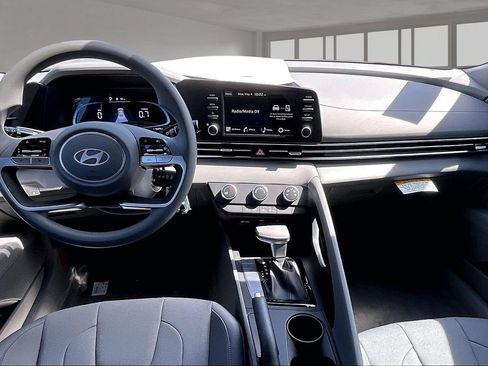 New 2026 Hyundai Elantra SE FWD image 5