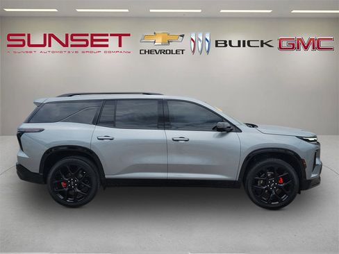 Certified 2024 Chevrolet Traverse RS w/ LPO, Floor Liner Package FWD image 3