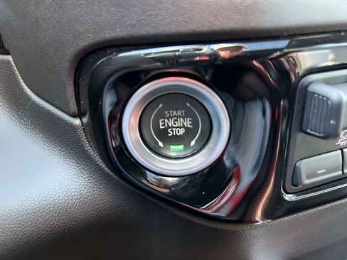 Certified 2022 Chevrolet Silverado 1500 High Country w/ High Country Premium Package image 17