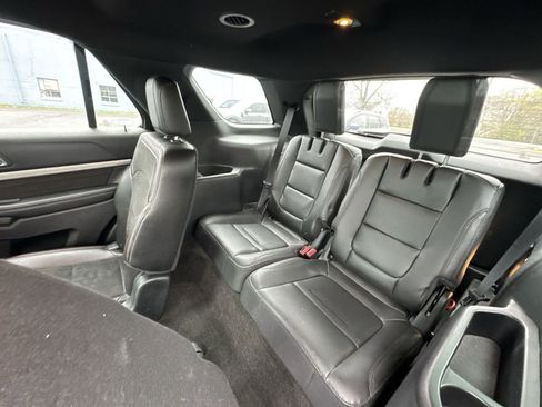 Used 2018 Ford Explorer XLT w/ Equipment Group 202A image 23