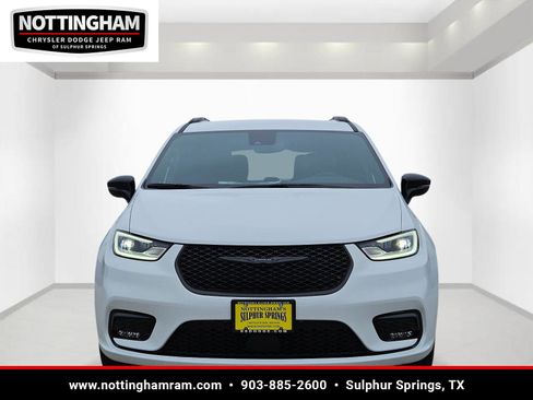 New 2026 Chrysler Pacifica Select image 2