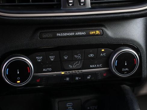 Used 2022 Ford Escape SE w/ SE Sport Appearance Package image 30