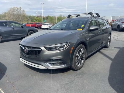 Used 2018 Buick Regal Essence w/ Driver Confidence Package #1