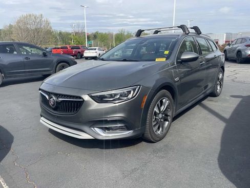 Used 2018 Buick Regal Essence w/ Driver Confidence Package #1 image 1