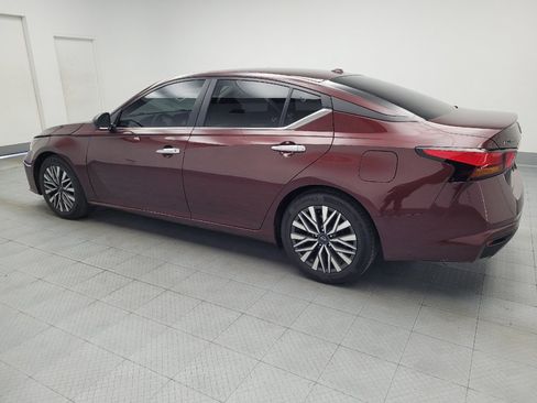 Used 2024 Nissan Altima 2.5 SV FWD image 3