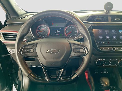Used 2021 Chevrolet TrailBlazer RS w/ Technology Package FWD image 11