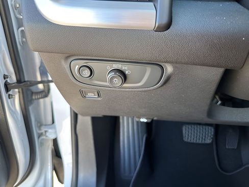 Used 2022 GMC Terrain SLE w/ Driver Convenience Package image 29