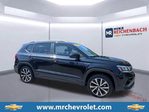 Used 2023 Volkswagen Taos SE FWD image 1