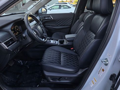 Used 2025 Mitsubishi Outlander 4WD Plug-In Hybrid image 17