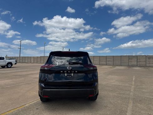 Used 2026 Nissan Rogue S FWD image 19