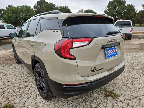 Used 2023 GMC Terrain SLE w/ Driver Convenience Package FWD image 8