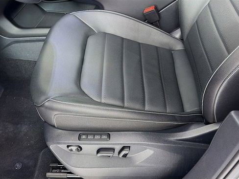 Used 2025 Volkswagen Atlas Cross Sport SEL R-Line image 20